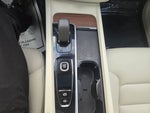 2022 XC60 Thumbnail 24