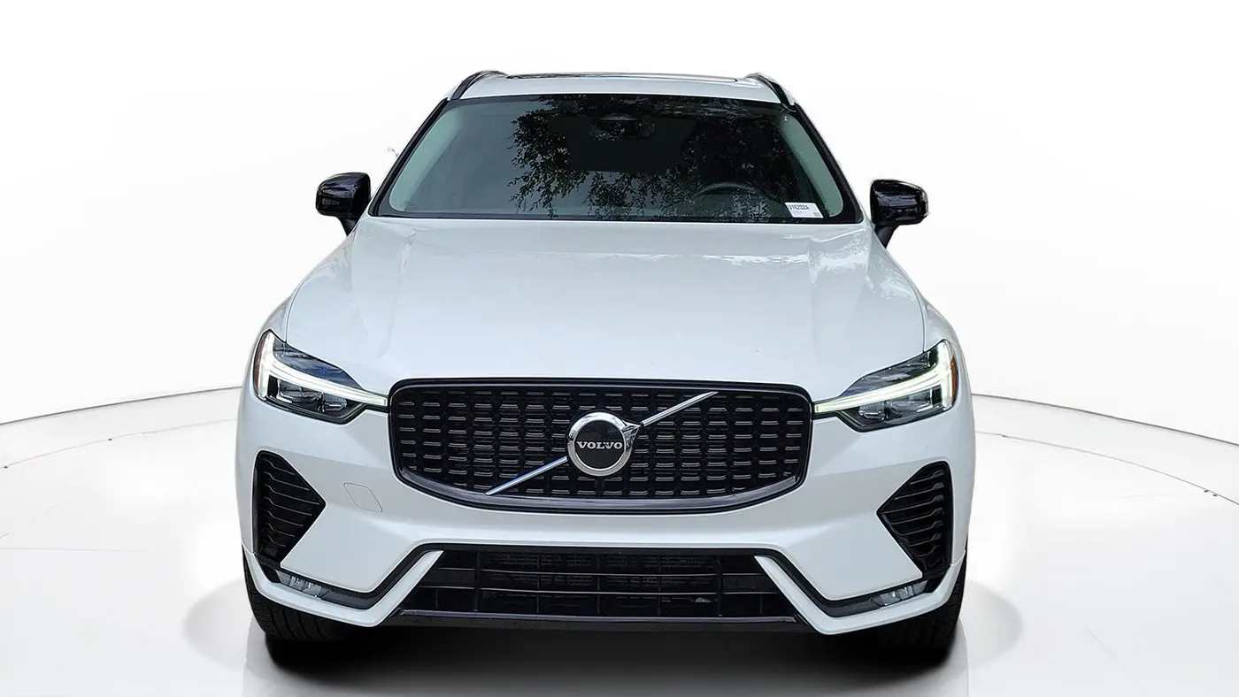2024 Volvo XC60 B5 Core Dark Theme