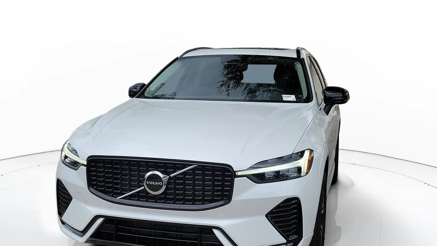 2024 Volvo XC60 B5 Core Dark Theme