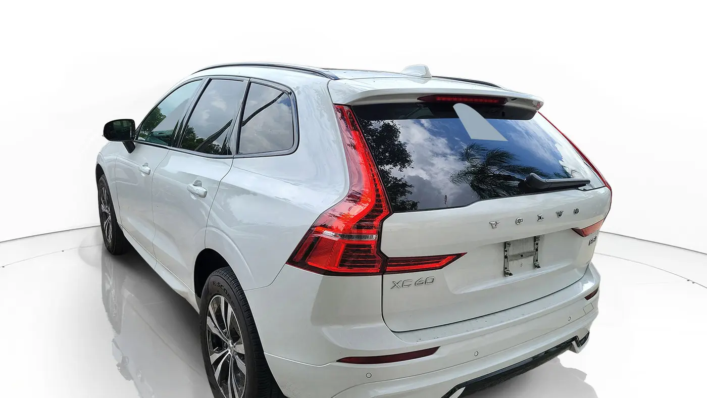 2024 Volvo XC60 B5 Core Dark Theme