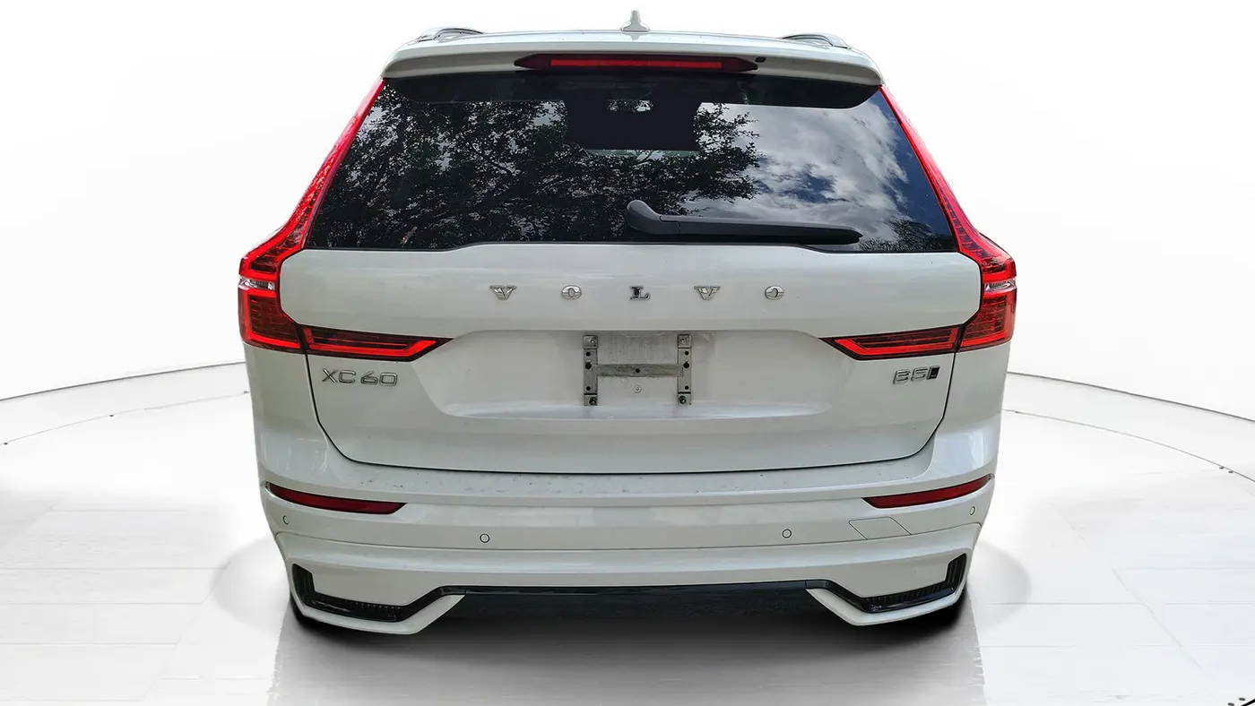 2024 Volvo XC60 B5 Core Dark Theme