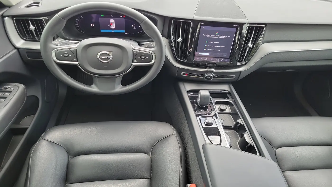 2024 Volvo XC60 B5 Core Dark Theme
