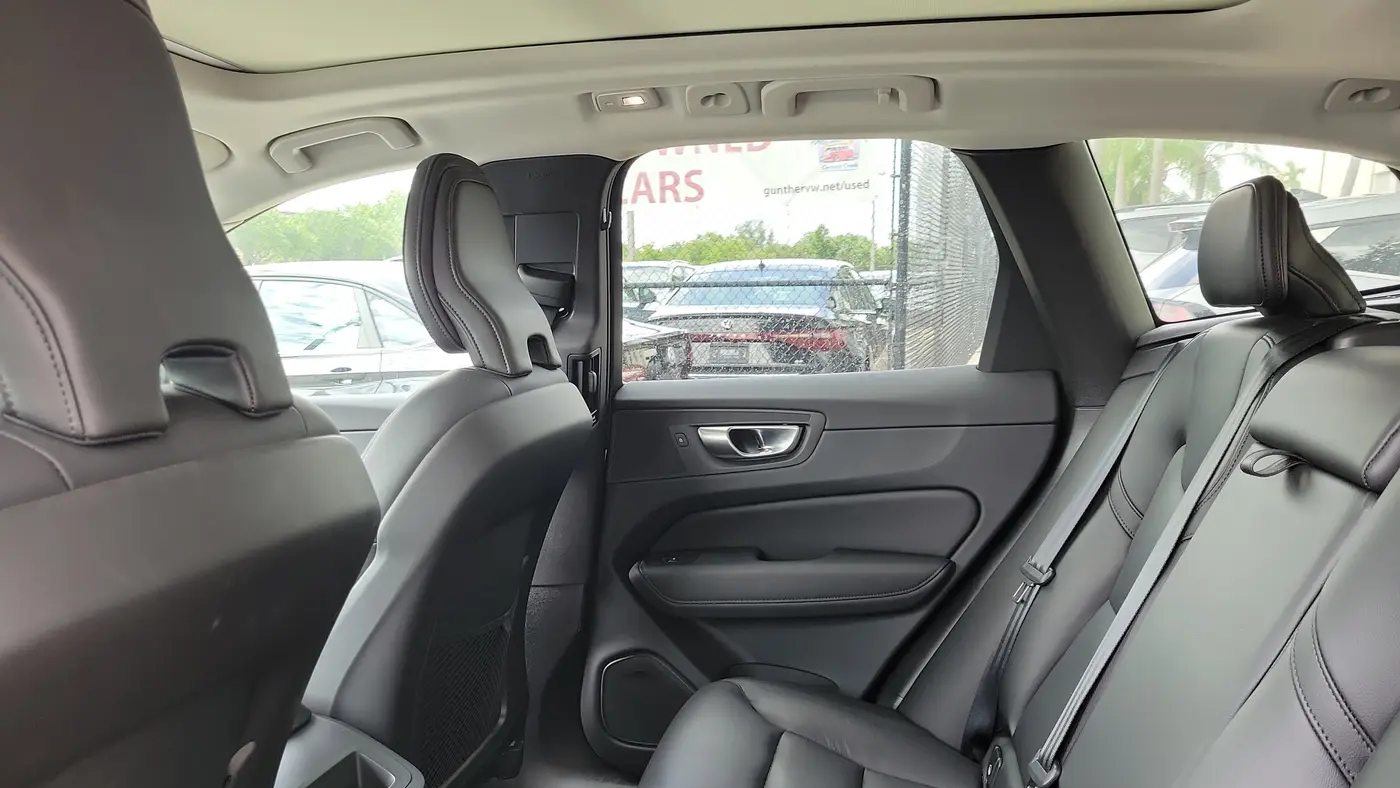 2024 Volvo XC60 B5 Core Dark Theme