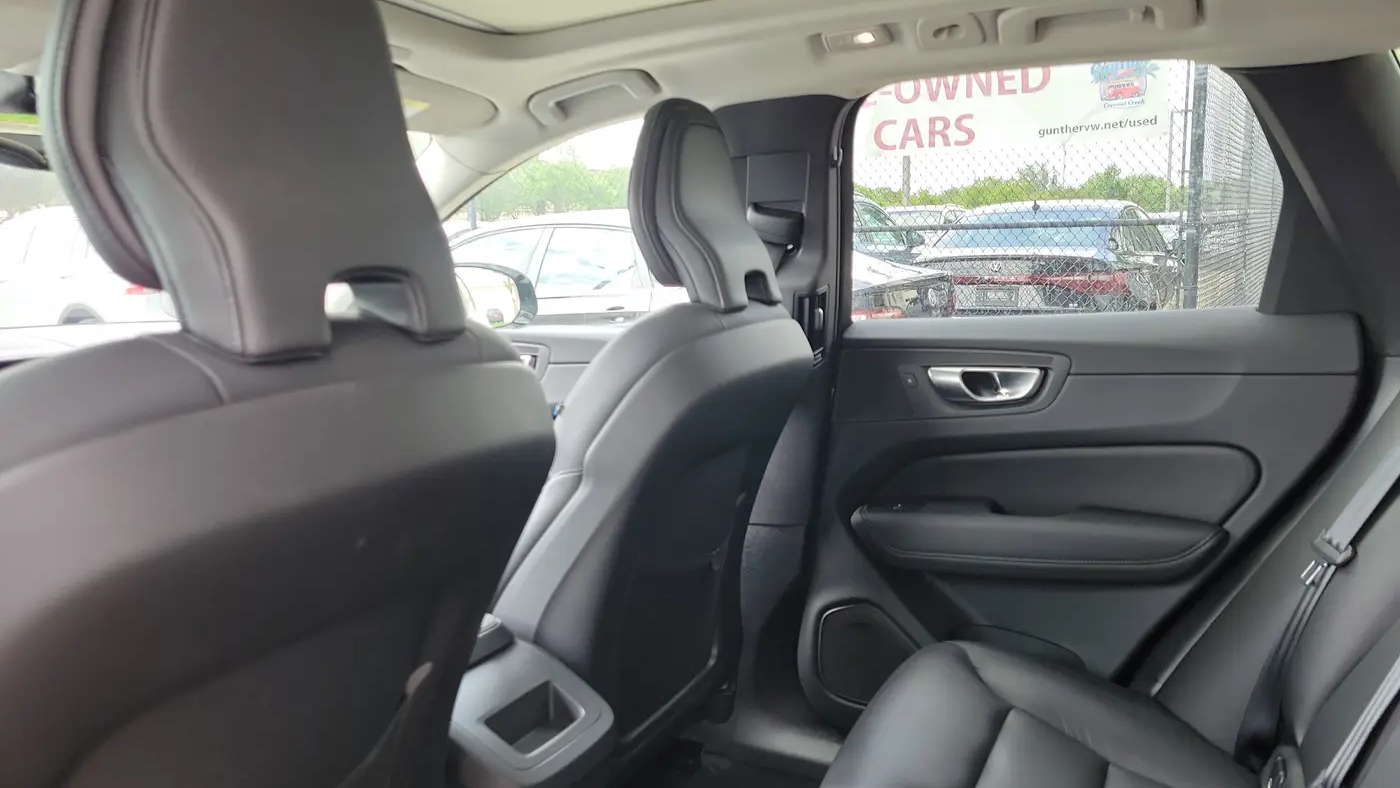 2024 Volvo XC60 B5 Core Dark Theme