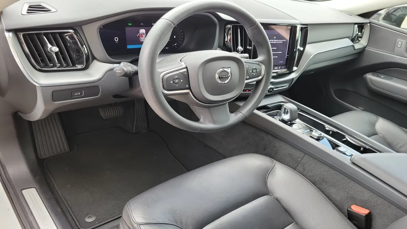 2024 Volvo XC60 B5 Core Dark Theme