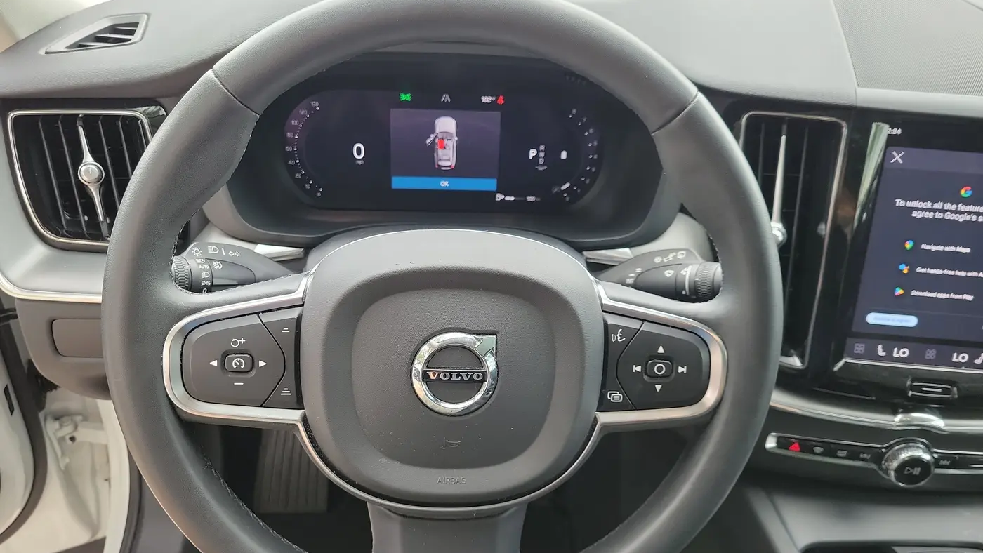 2024 Volvo XC60 B5 Core Dark Theme