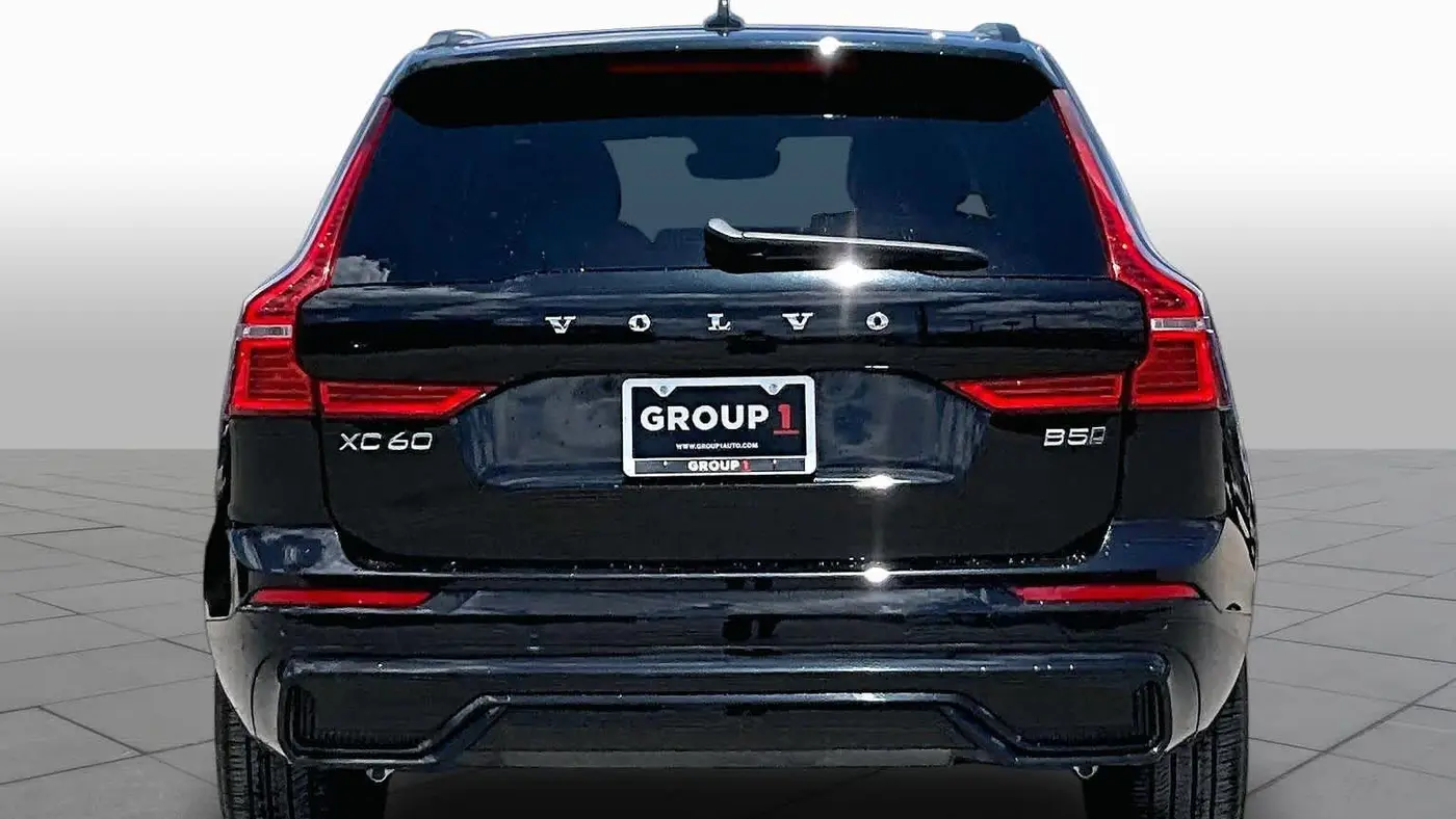 2024 Volvo XC60 B5 Core Dark Theme