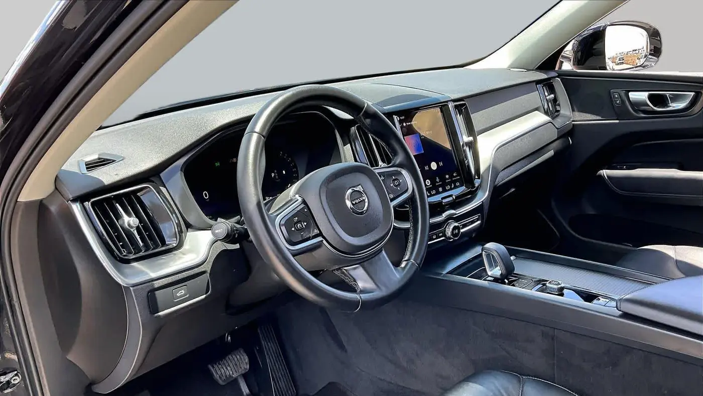 2024 Volvo XC60 B5 Core Dark Theme