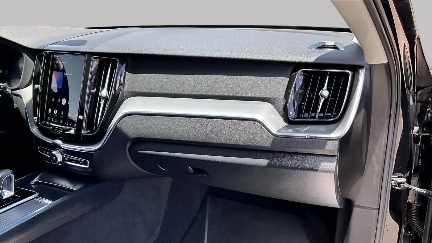 2024 Volvo XC60 B5 Core Dark Theme