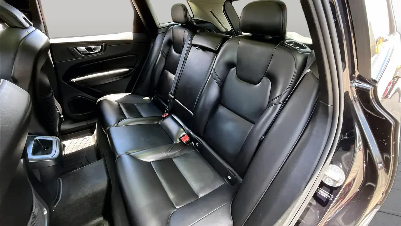 2024 Volvo XC60 B5 Core Dark Theme