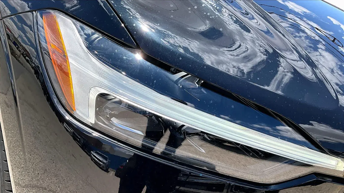 2024 Volvo XC60 B5 Core Dark Theme