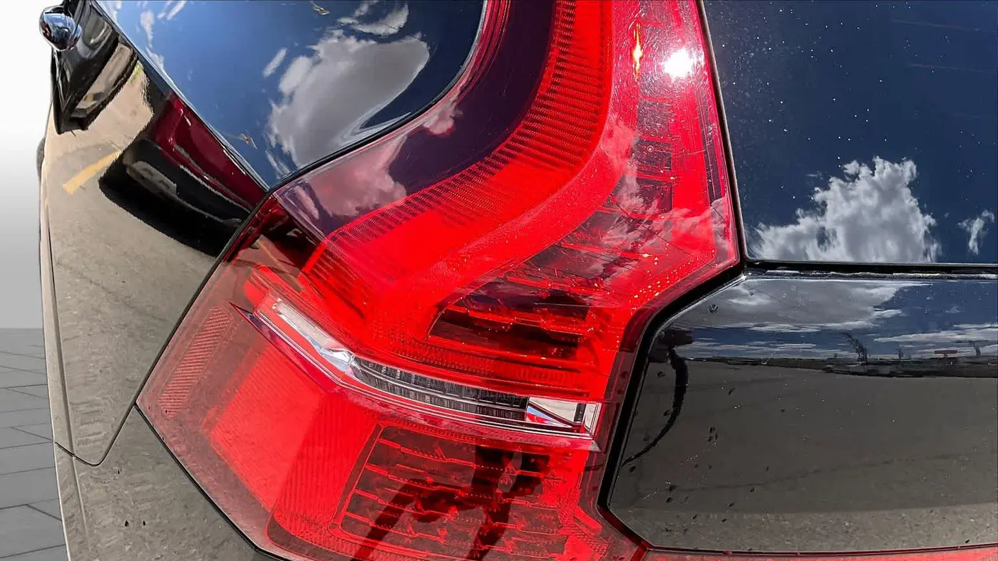 2024 Volvo XC60 B5 Core Dark Theme