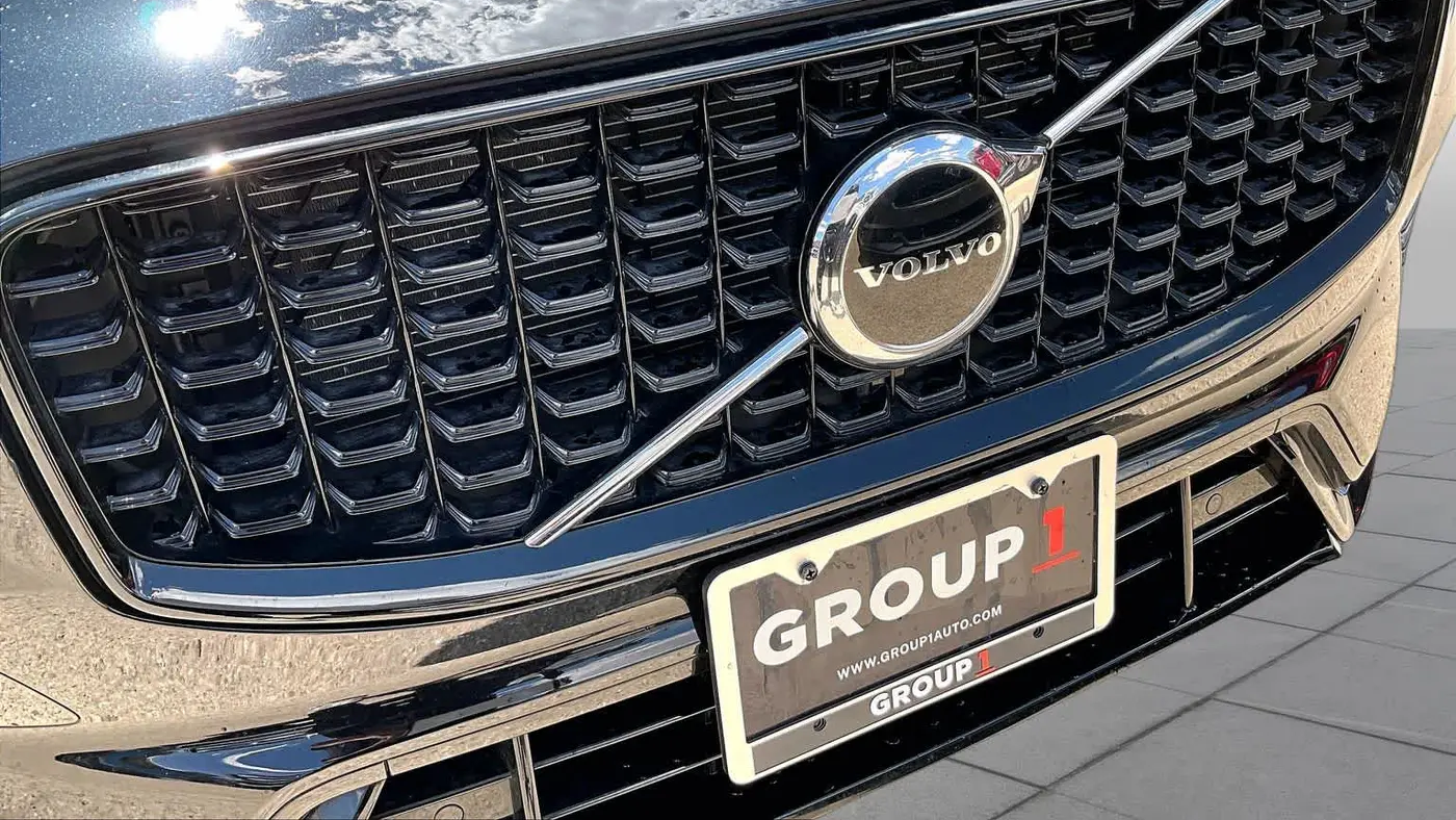 2024 Volvo XC60 B5 Core Dark Theme