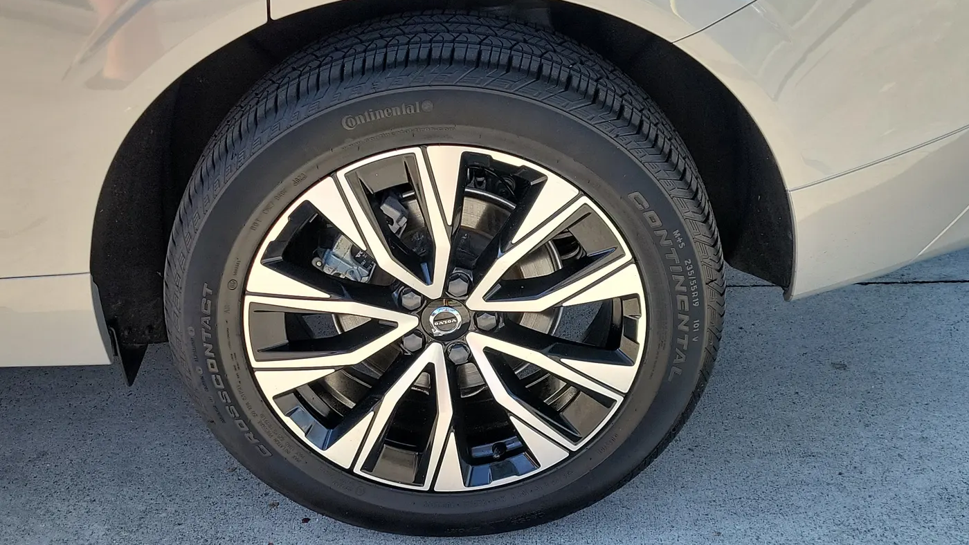 2024 Volvo XC60 B5 Core Dark Theme