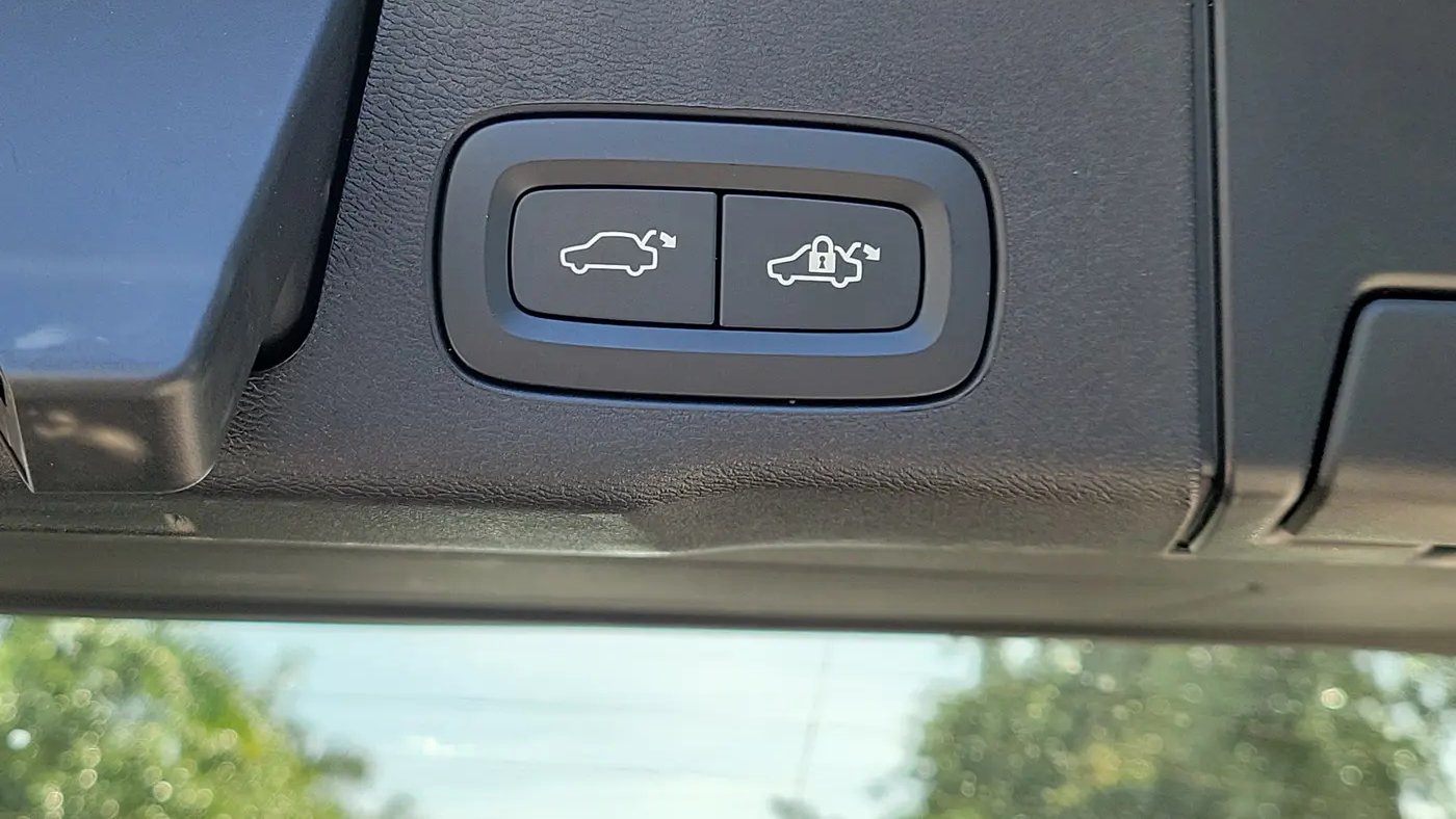 2024 Volvo XC60 B5 Core Dark Theme