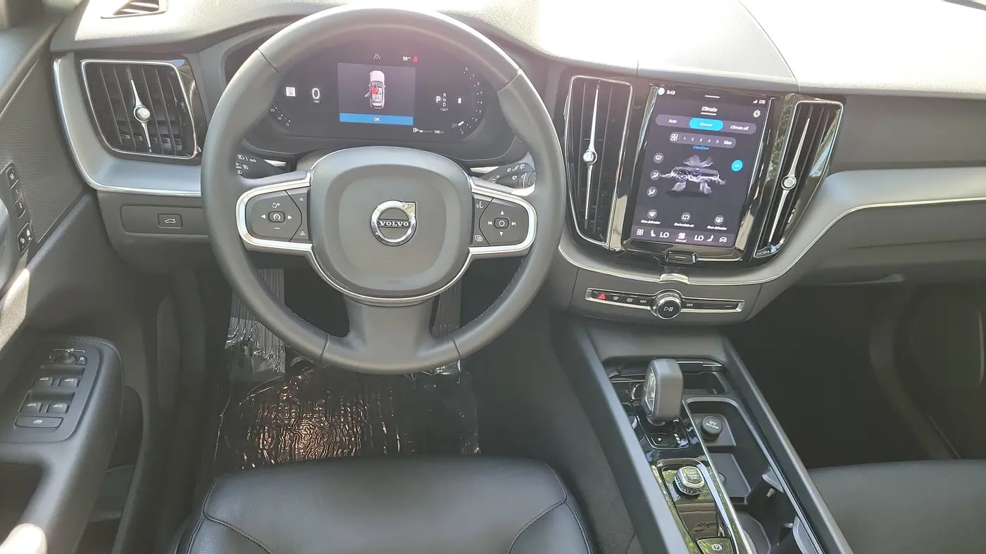 2024 Volvo XC60 B5 Core Dark Theme