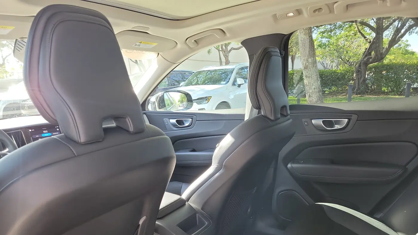 2024 Volvo XC60 B5 Core Dark Theme