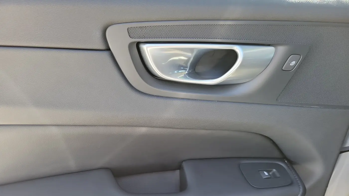 2024 Volvo XC60 B5 Core Dark Theme