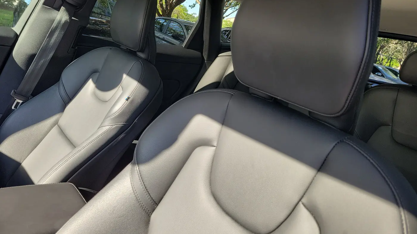 2024 Volvo XC60 B5 Core Dark Theme