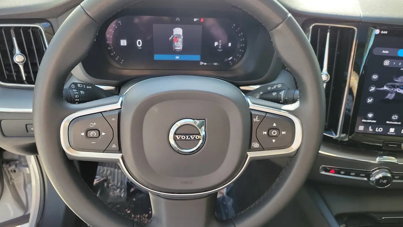 2024 Volvo XC60 B5 Core Dark Theme