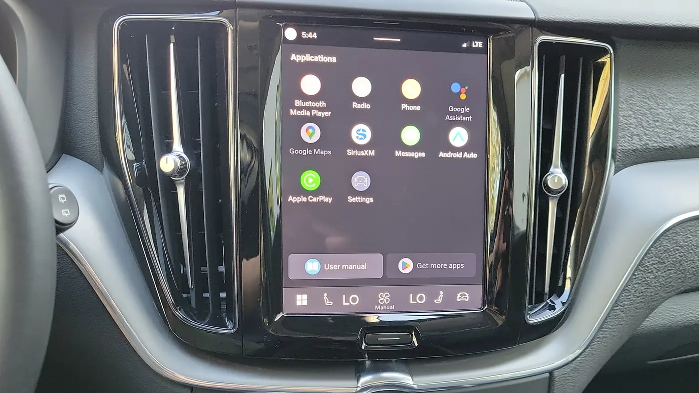 2024 Volvo XC60 B5 Core Dark Theme