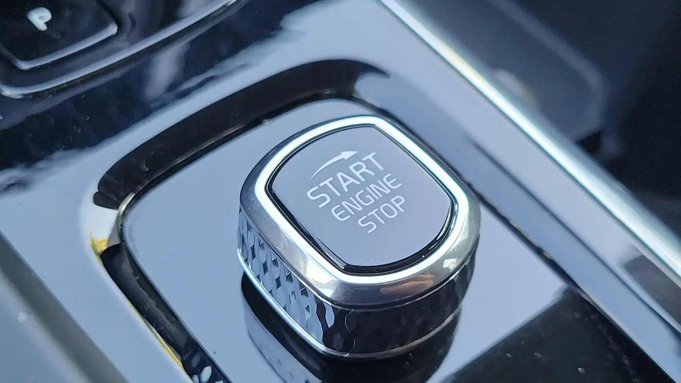 2024 Volvo XC60 B5 Core Dark Theme