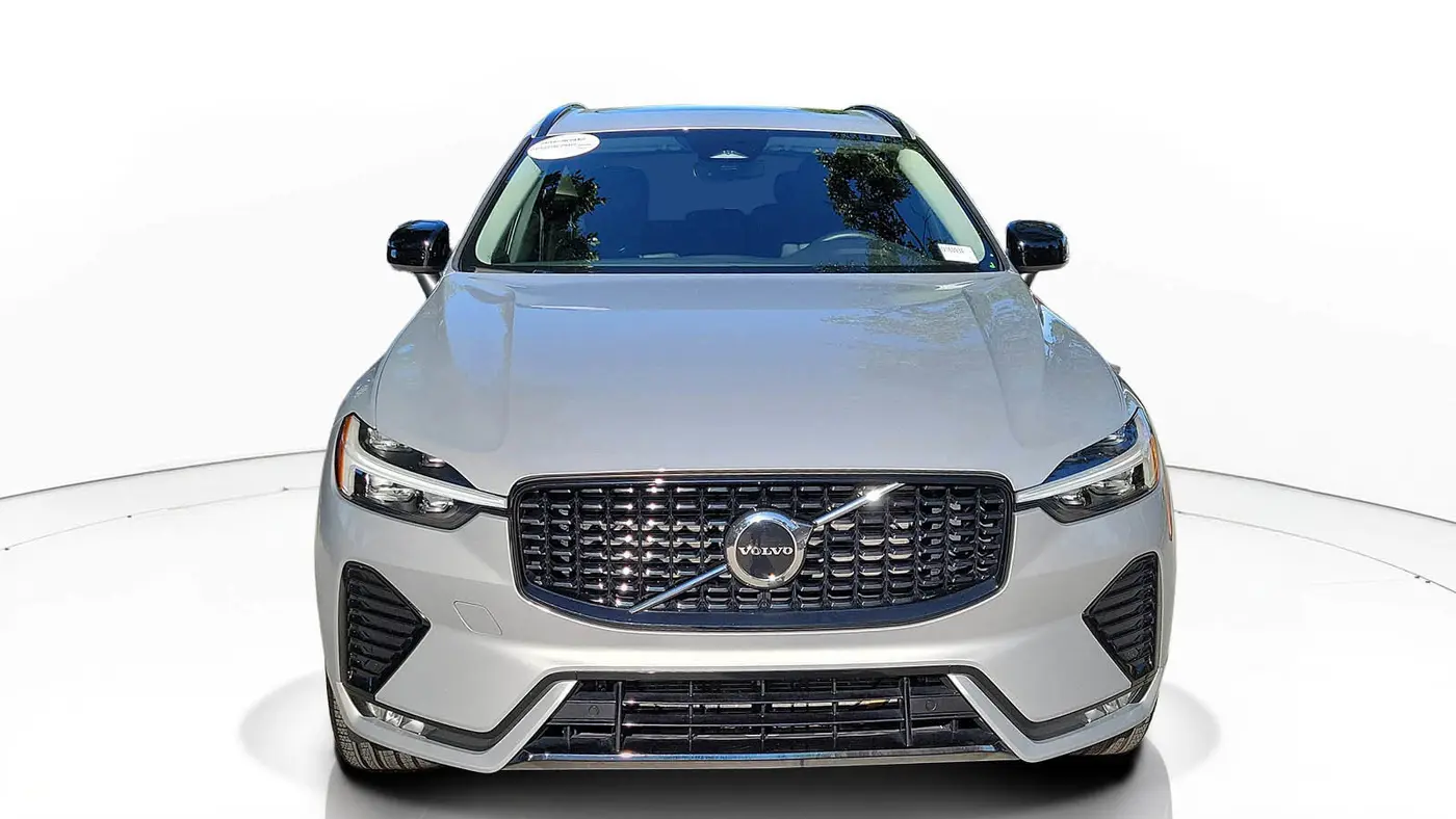 2024 Volvo XC60 B5 Core Dark Theme