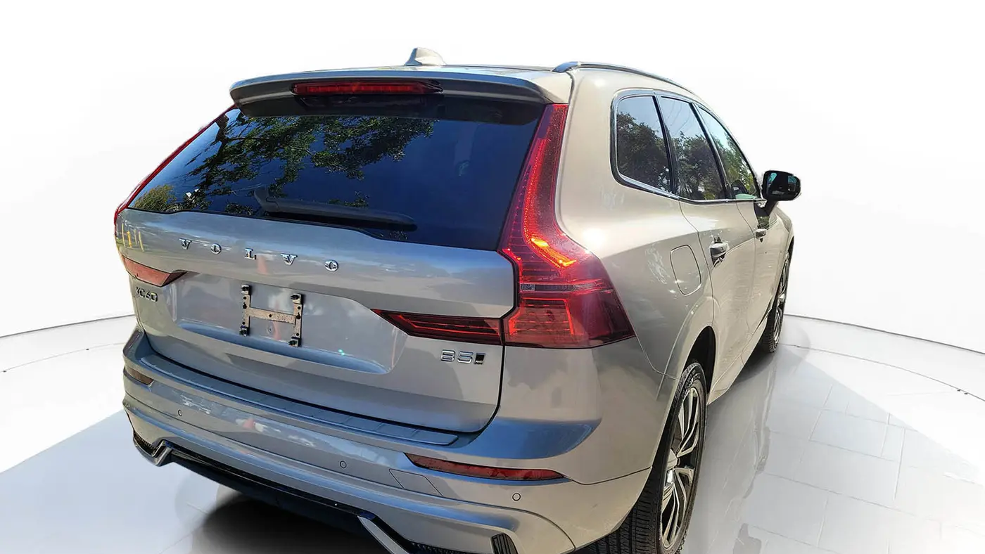 2024 Volvo XC60 B5 Core Dark Theme