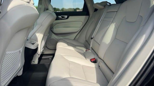 2022 Volvo XC60 B5 Momentum