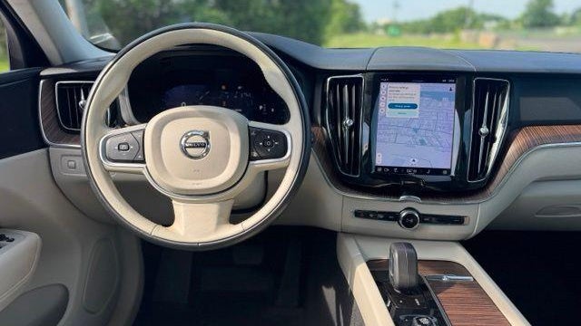 2022 Volvo XC60 B5 Momentum