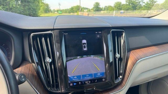 2022 Volvo XC60 B5 Momentum