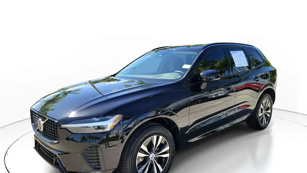 2024 Volvo XC60 B5 Core Dark Theme