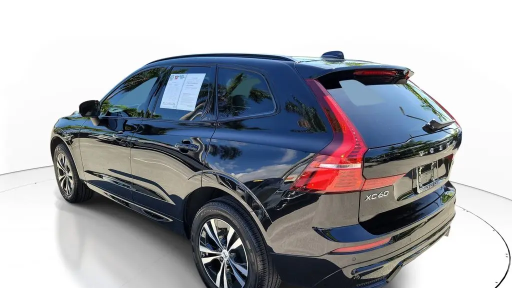 2024 Volvo XC60 B5 Core Dark Theme