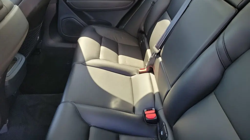 2024 Volvo XC60 B5 Core Dark Theme