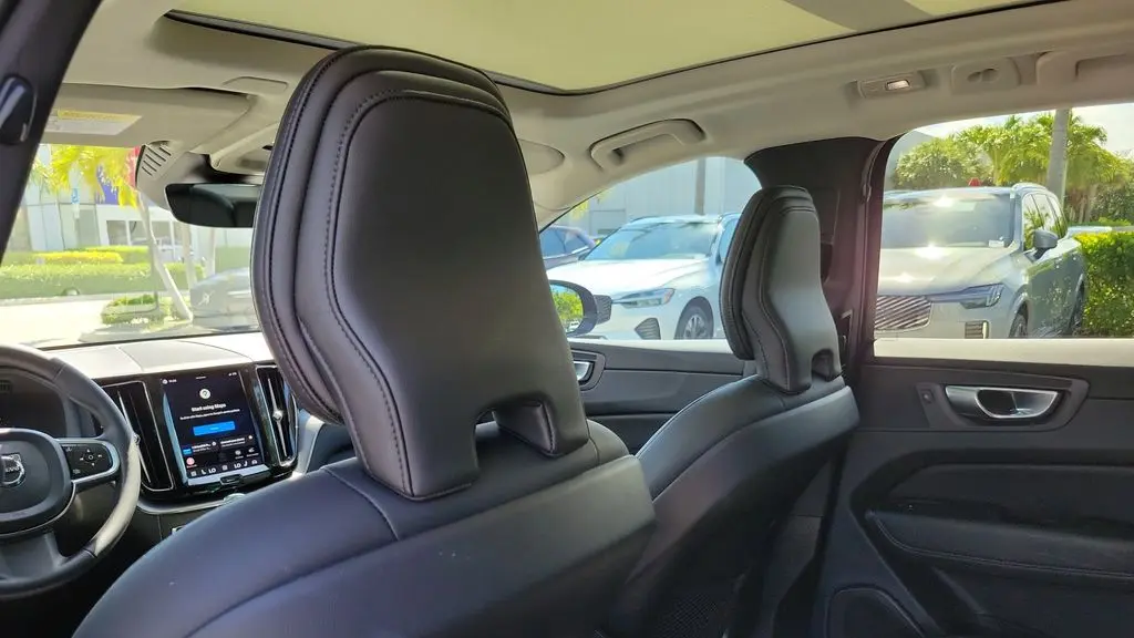 2024 Volvo XC60 B5 Core Dark Theme