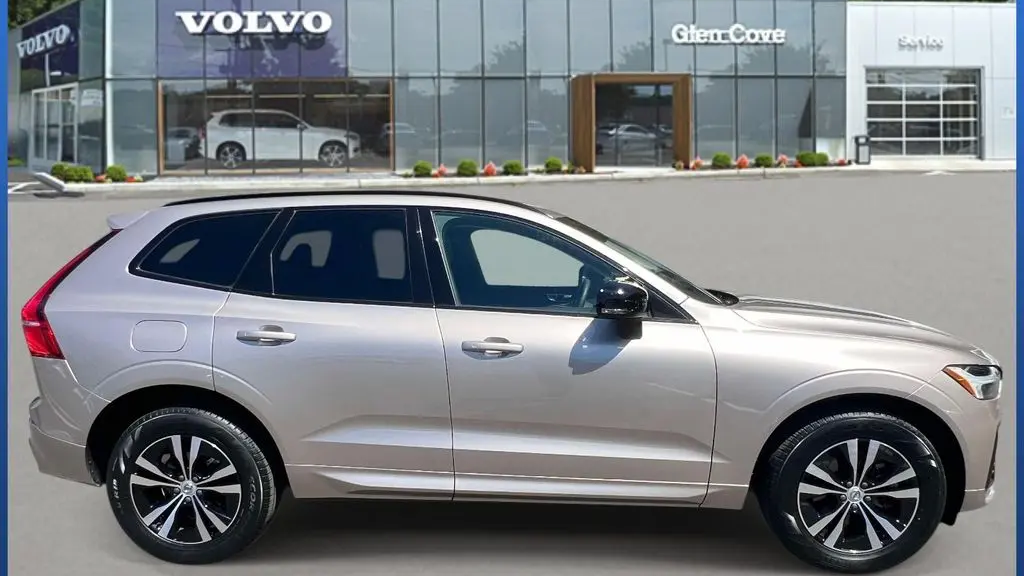 2024 Volvo XC60 B5 Core Dark Theme
