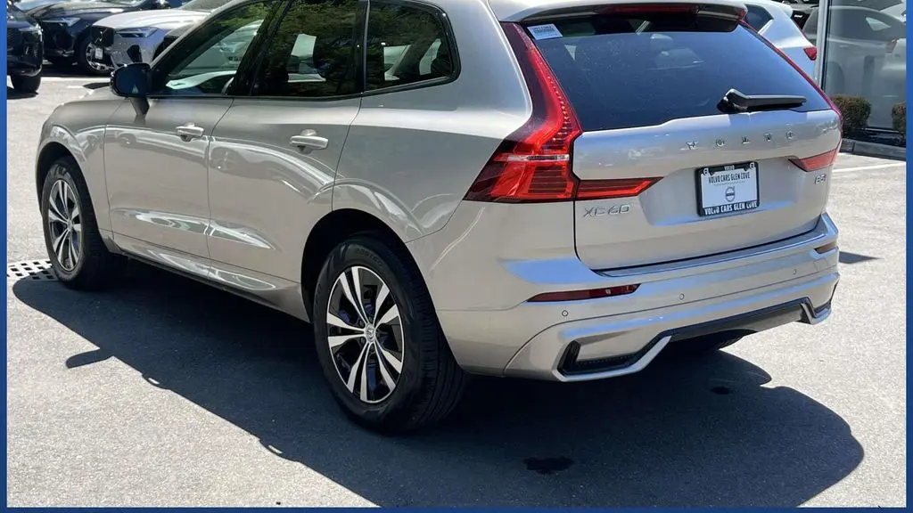 2024 Volvo XC60 B5 Core Dark Theme