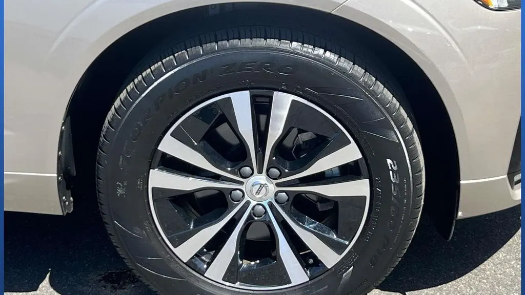 2024 Volvo XC60 B5 Core Dark Theme
