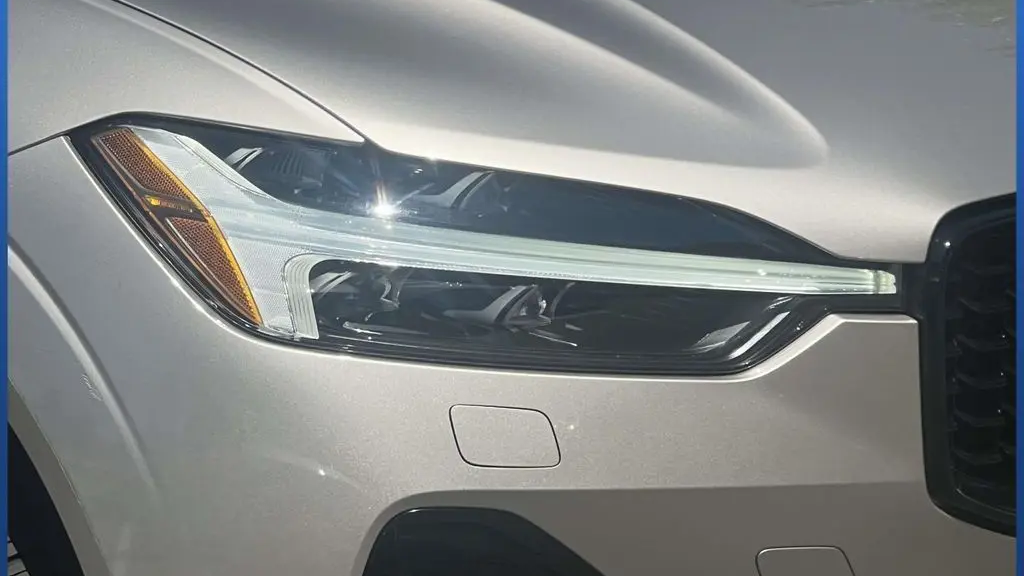 2024 Volvo XC60 B5 Core Dark Theme