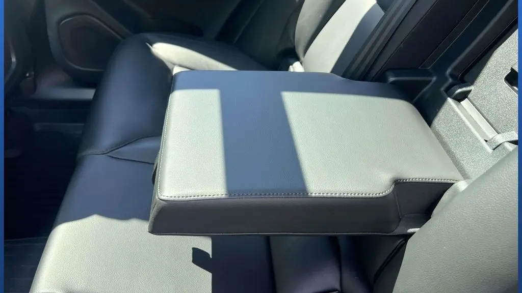 2024 Volvo XC60 B5 Core Dark Theme