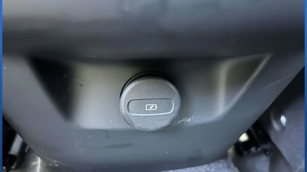 2024 Volvo XC60 B5 Core Dark Theme