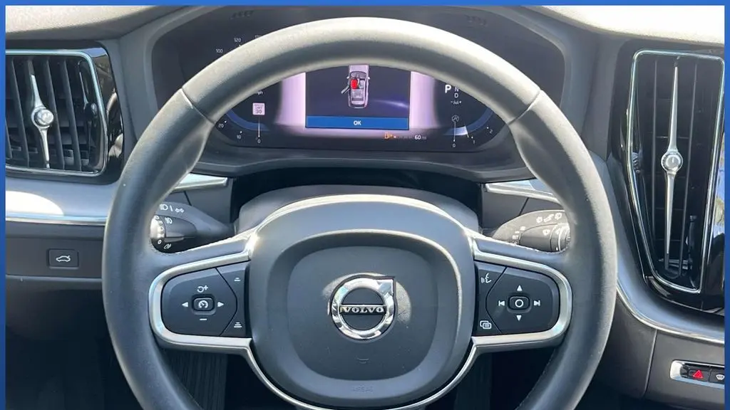 2024 Volvo XC60 B5 Core Dark Theme