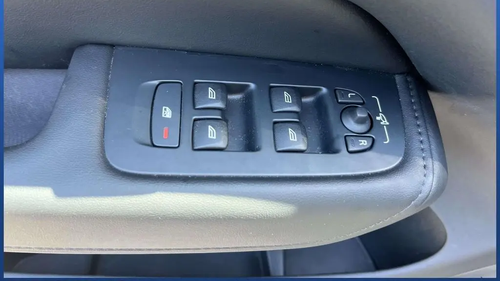 2024 Volvo XC60 B5 Core Dark Theme