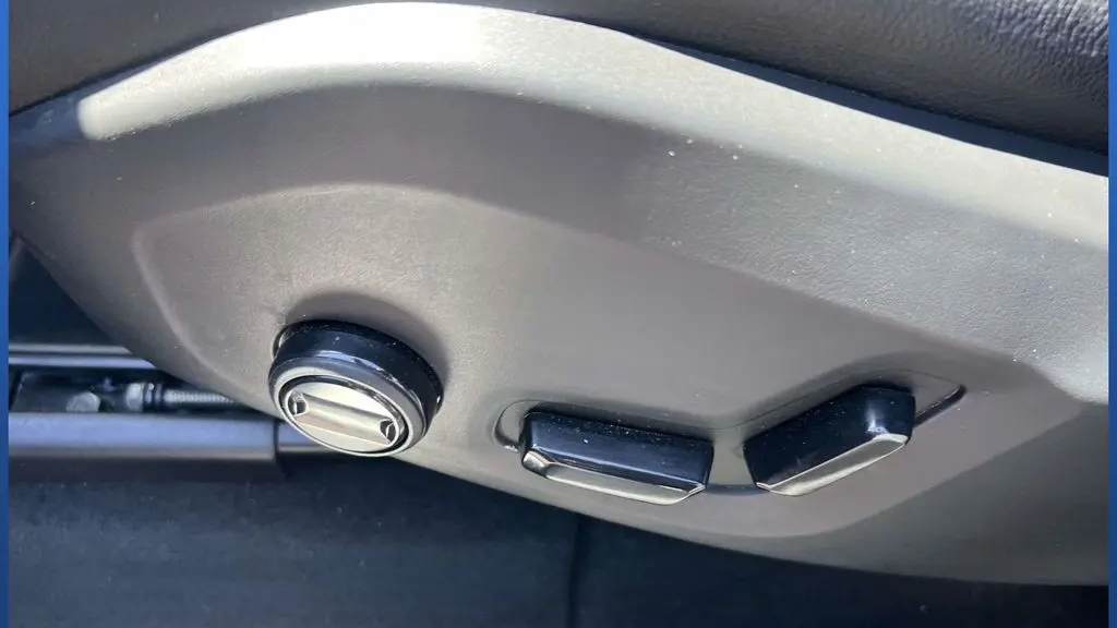 2024 Volvo XC60 B5 Core Dark Theme