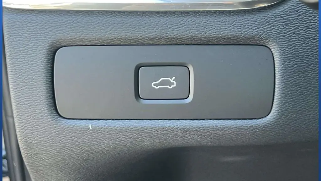 2024 Volvo XC60 B5 Core Dark Theme