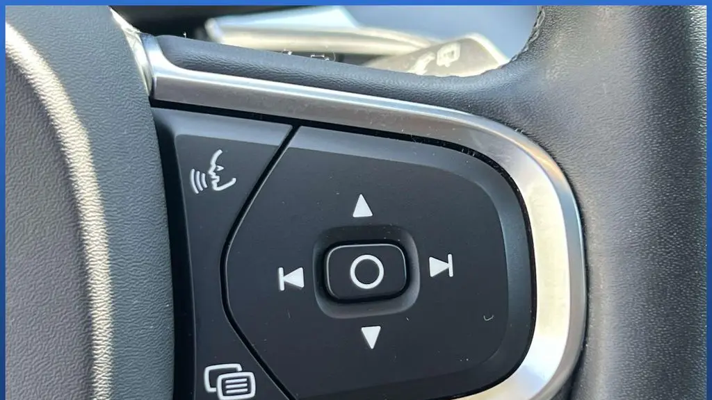 2024 Volvo XC60 B5 Core Dark Theme