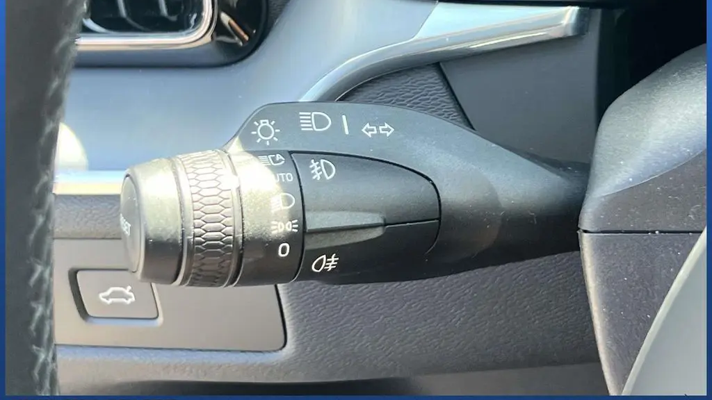 2024 Volvo XC60 B5 Core Dark Theme