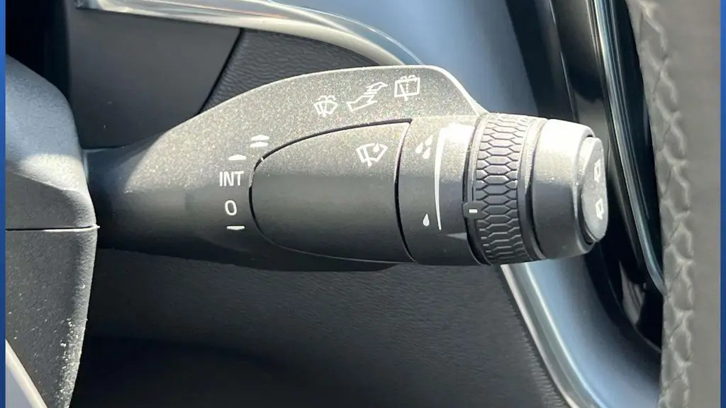 2024 Volvo XC60 B5 Core Dark Theme