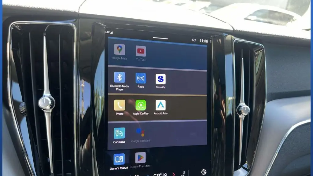 2024 Volvo XC60 B5 Core Dark Theme