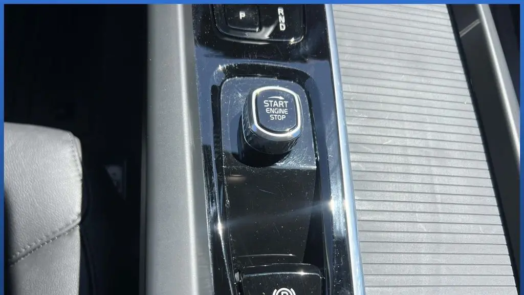 2024 Volvo XC60 B5 Core Dark Theme